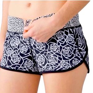 NEW LULULEMON Run Speed 2.5" Short 10 Posey Miss Mosaic